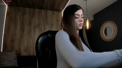 Snapshot of roxannehill_ chatting on 3, 7, 2026 Roxanne Hill online show from 3, 7, 2026