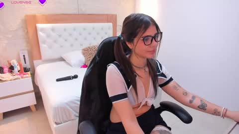 Snapshot of roxi_moon1 chatting on 23, 4, 2026 R O X Y online show from 23, 4, 2026
