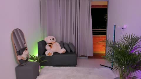 Snapshot of roxie_gates chatting on 10, 12, 2024 R O X I E online show from 10, 12, 2024