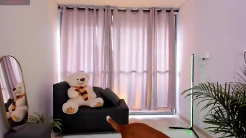 Snapshot of roxie_gates chatting on 18, 2, 2025 R O X I E online show from 18, 2, 2025