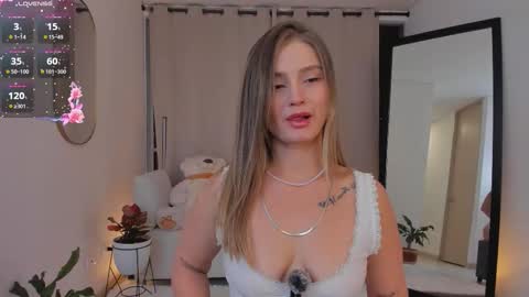 Snapshot of roxie_gates chatting on 13, 9, 2025 R O X I E online show from 13, 9, 2025