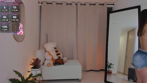 Snapshot of roxie_gates chatting on 14, 9, 2025 R O X I E online show from 14, 9, 2025