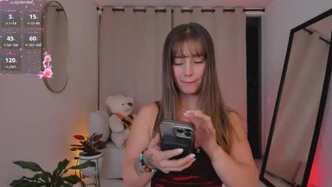 Snapshot of roxie_gates chatting on 26, 10, 2025 R O X I E online show from 26, 10, 2025