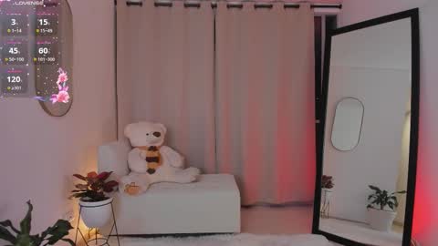 Snapshot of roxie_gates chatting on 17, 11, 2025 R O X I E online show from 17, 11, 2025