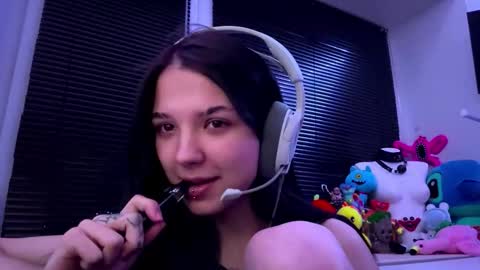 Snapshot of roxiepiurkowski chatting on 16, 10, 2025 Hana online show from 16, 10, 2025