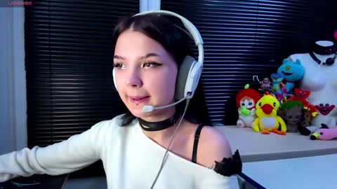 Snapshot of roxiepiurkowski chatting on 19, 10, 2025 Hana online show from 19, 10, 2025