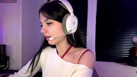 Snapshot of roxiepiurkowski chatting on 27, 11, 2025 Hana online show from 27, 11, 2025