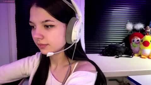 Snapshot of roxiepiurkowski chatting on 30, 11, 2025 Hana online show from 30, 11, 2025