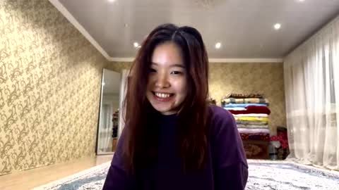 Snapshot of roxiesumas chatting on 20, 11, 2025 Emma online show from 20, 11, 2025