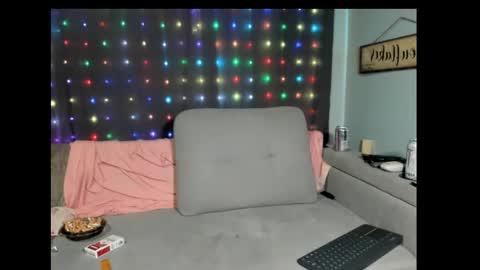 roxihazeleyes online show from 17, 2, 2025