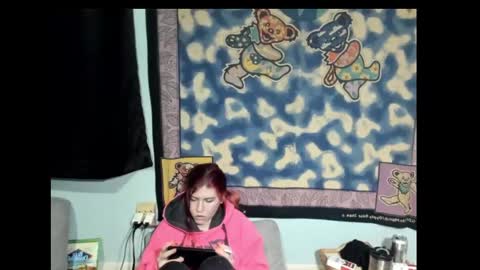 roxihazeleyes online show from 5, 3, 2025