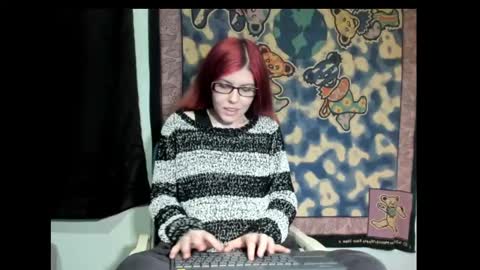 roxihazeleyes online show from 6, 3, 2025