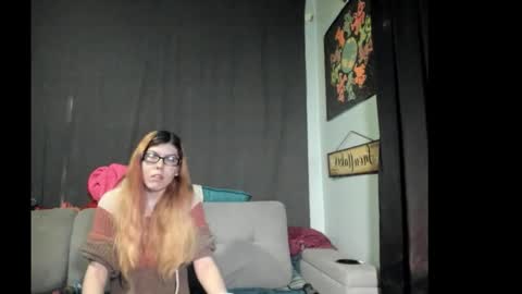 roxihazeleyes online show from 3, 11, 2025