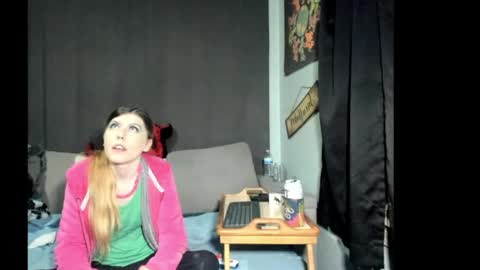 roxihazeleyes online show from 1, 4, 2026