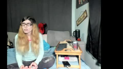 Snapshot of roxihazeleyes chatting on 21, 4, 2026 roxihazeleyes online show from 21, 4, 2026