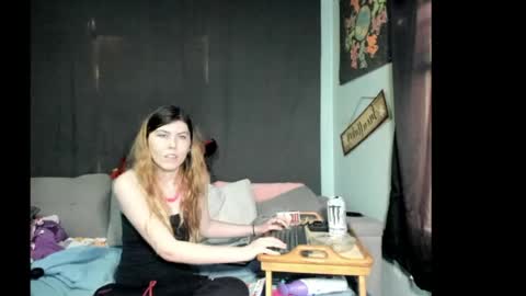 Snapshot of roxihazeleyes chatting on 28, 4, 2026 roxihazeleyes online show from 28, 4, 2026