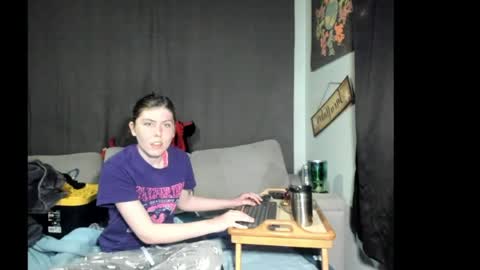 Snapshot of roxihazeleyes chatting on 4, 5, 2026 roxihazeleyes online show from 4, 5, 2026
