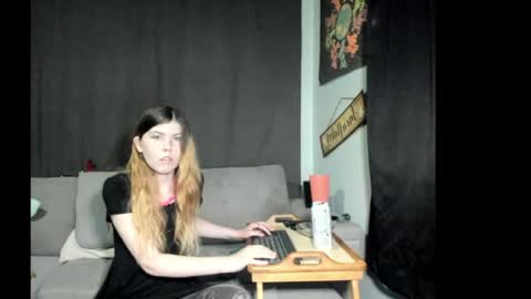 Snapshot of roxihazeleyes chatting on 19, 5, 2026 roxihazeleyes online show from 19, 5, 2026