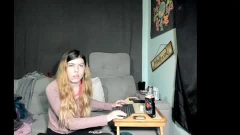Snapshot of roxihazeleyes chatting on 24, 5, 2026 roxihazeleyes online show from 24, 5, 2026