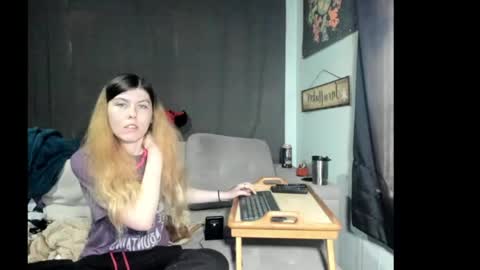 Snapshot of roxihazeleyes chatting on 2, 6, 2026 roxihazeleyes online show from 2, 6, 2026