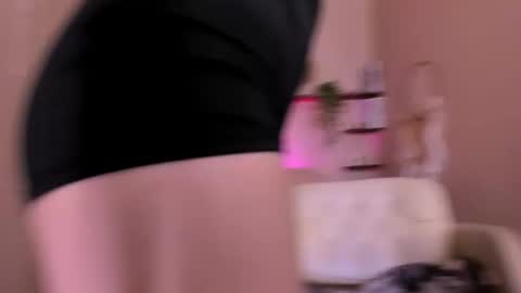 Snapshot of roxy_kisss chatting on 5, 3, 2026 Roxy online show from 5, 3, 2026