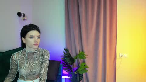 roxy_riot_ online show from 1, 2, 2025