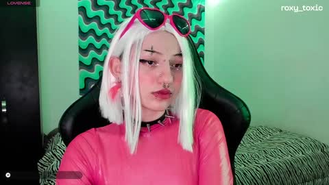 Roxy Independient model Help me to reach 50 thumbs up online show from 20, 12, 2024