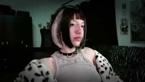 Snapshot of roxy_toxic chatting on 16, 5, 2026 Roxy Independient model Help me to reach 50 thumbs up online show from 16, 5, 2026