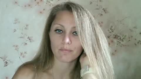 roxyfox18x01 online show from 7, 10, 2025