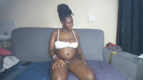 Snapshot of royal_charm chatting on 28, 2, 2026 royal_charm online show from 28, 2, 2026