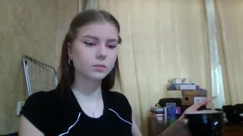 Snapshot of royalvelour chatting on 28, 5, 2026 royalvelour online show from 28, 5, 2026