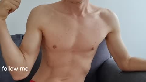 Snapshot of royyourtoy chatting on 9, 5, 2026 Roy online show from 9, 5, 2026