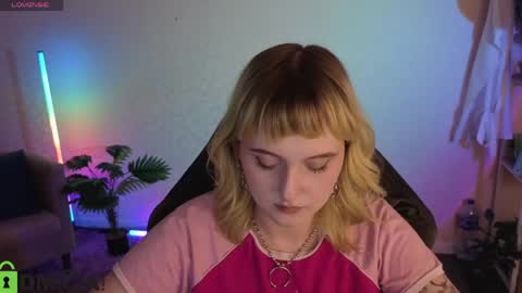 Snapshot of roziett_belle chatting on 23, 4, 2026 Roziett online show from 23, 4, 2026
