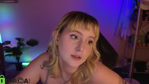Snapshot of roziett_belle chatting on 25, 4, 2026 Roziett online show from 25, 4, 2026