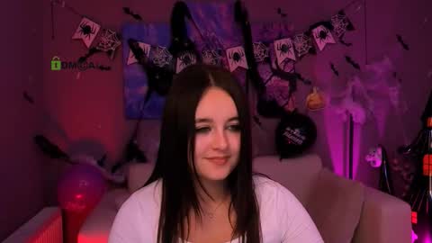 Snapshot of rozmary_ket chatting on 28, 10, 2025 Im Rozmary nice to meet you 3 online show from 28, 10, 2025