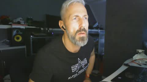 Chico que rico Caliente online show from 7, 1, 2025