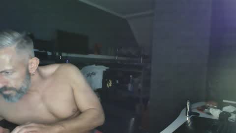 Chico que rico Caliente online show from 16, 1, 2025