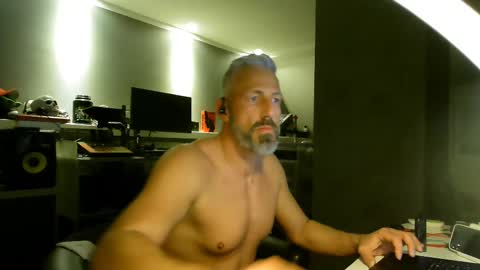 Chico que rico Caliente online show from 11, 2, 2025