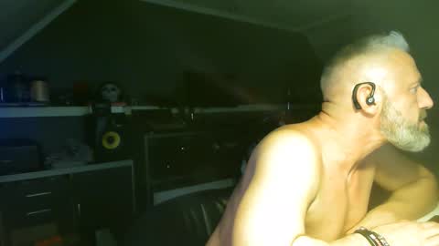 Chico que rico Caliente online show from 17, 10, 2025