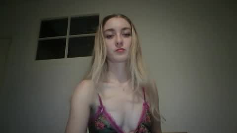 Snapshot of running_girl_izzy chatting on 28, 10, 2025 Izzy online show from 28, 10, 2025