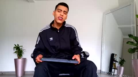  R U S S E L L  online show from 16, 10, 2025