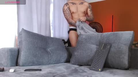 Snapshot of ryan_warren18 chatting on 8, 10, 2025 RYAN online show from 8, 10, 2025