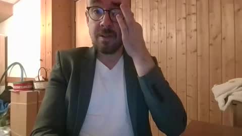 Snapshot of s_i_q chatting on 16, 9, 2025 s_i_q online show from 16, 9, 2025