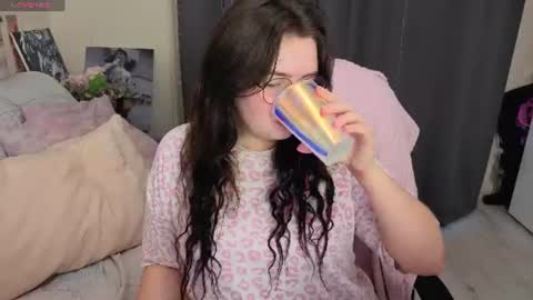 Snapshot of s_katekisa_ss chatting on 20, 7, 2026 Kate online show from 20, 7, 2026
