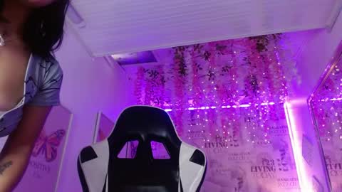 Snapshot of saara_martin chatting on 23, 4, 2026 1 online show from 23, 4, 2026