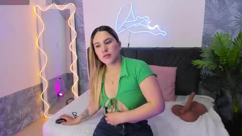 saaya_tay online show from 15, 4, 2026