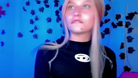 Snapshot of sabrinaexpositoxx chatting on 3, 2, 2025 SABRI online show from 3, 2, 2025