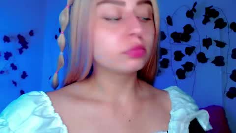 Snapshot of sabrinaexpositoxx chatting on 8, 2, 2025 SABRI online show from 8, 2, 2025