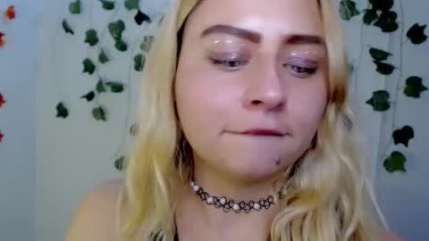 Snapshot of sabrinaexpositoxx chatting on 2, 3, 2025 SABRI online show from 2, 3, 2025