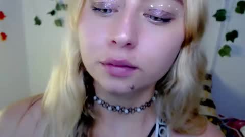 Snapshot of sabrinaexpositoxx chatting on 2, 3, 2025 SABRI online show from 2, 3, 2025